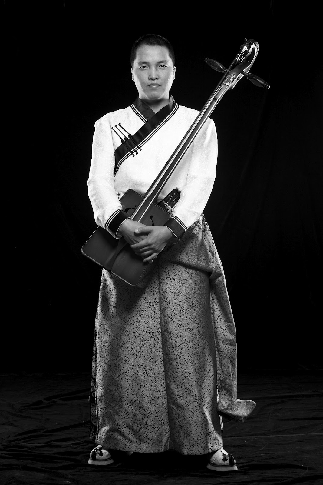 bukhu with horse fiddle black and white full lengh portrait